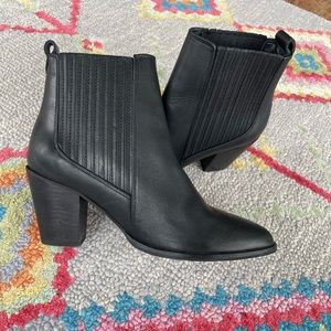 CLARKS black genuine leather CHELSEA boots womens 10